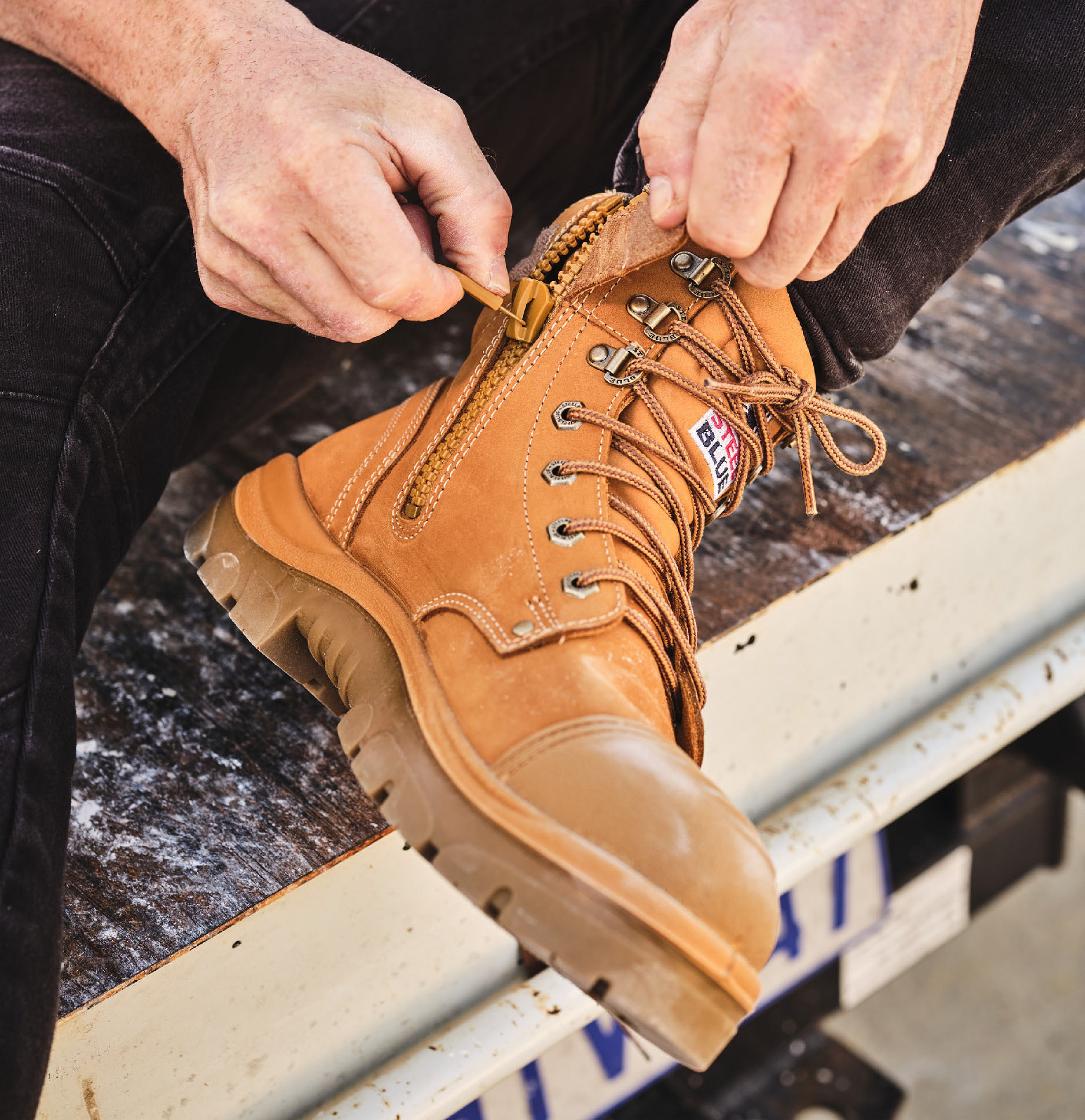 Work boots and safety shoes product category link.